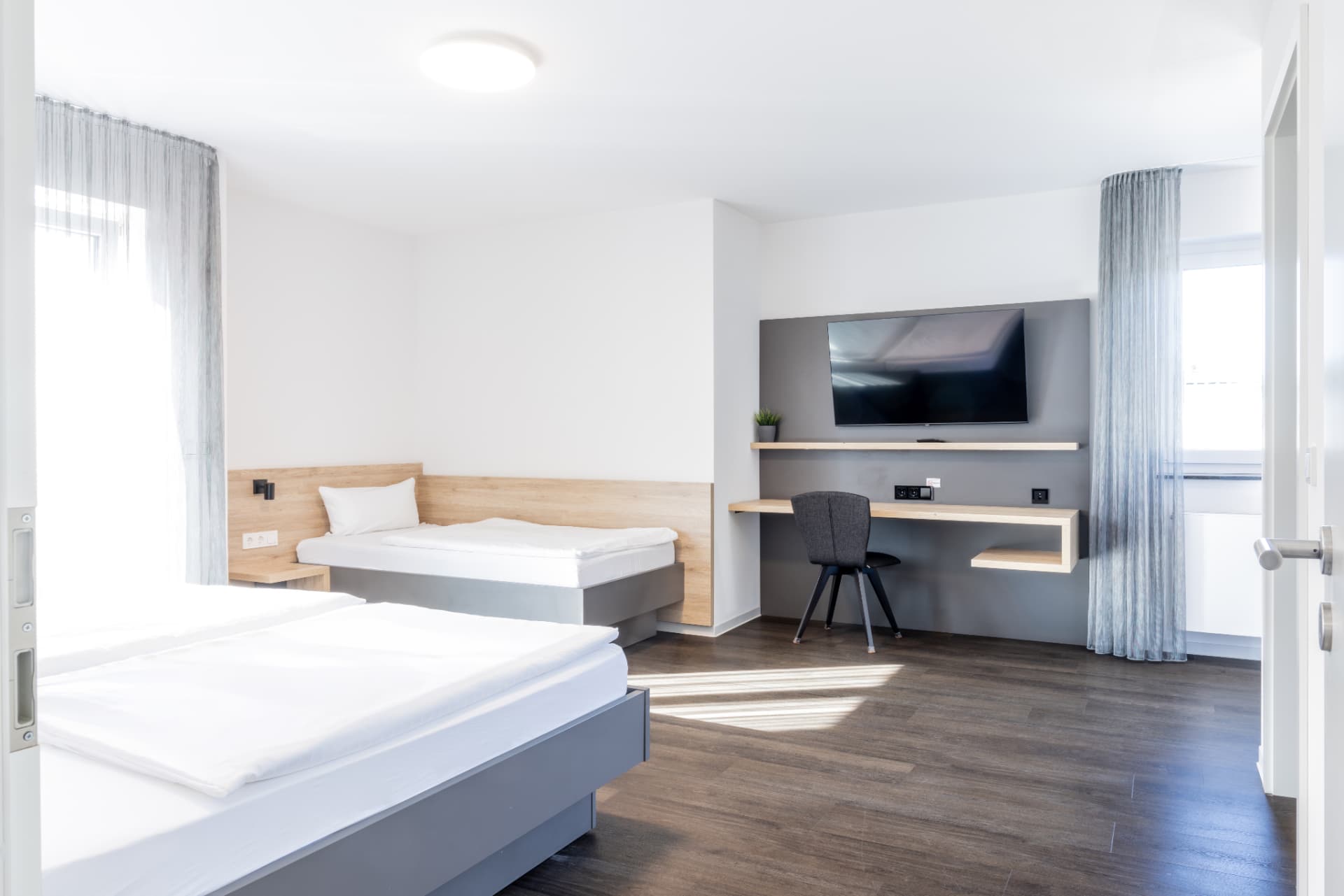 Komfort-Apartment 7, Dreibettzimmer, Boardinghouse Karlsdorf-Neuthard